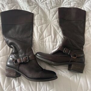Vince Camuto Ladies leather boots
With buckle details 
Low heels
